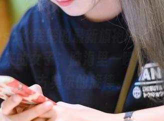 Akisoso秋楚楚的最新旗袍原图，宛如从古代走来的女子，脑海里一瞬间浮现好多古典乐的旋律。