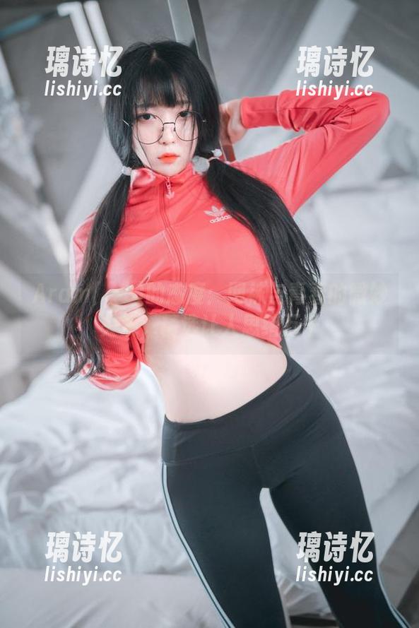 Aram(아람)的态度：网袜与青春的微妙关系，精选让人思绪万千