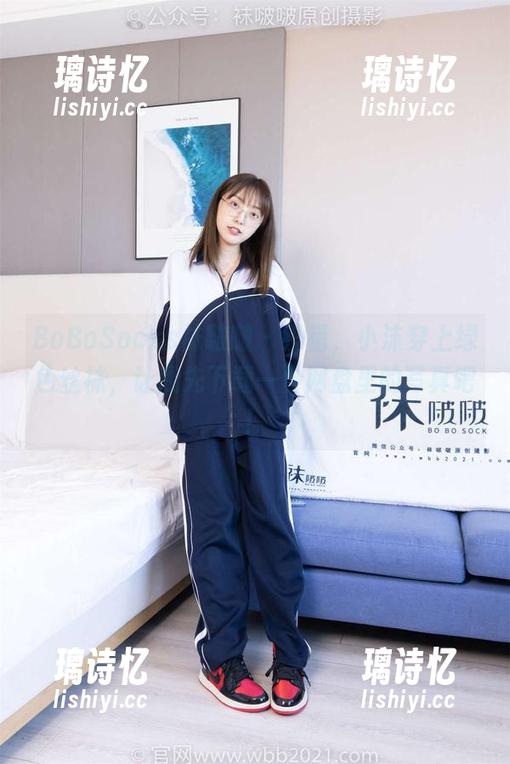 BoBoSocks袜啵啵-小沫 BoBoSocks袜啵啵 - 没错,小沫穿上绿色丝袜,让我先下载一份网盘里的写真吧!