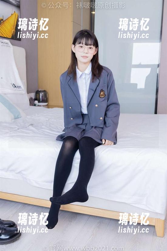 BoBoSocks袜啵啵-小甜豆 BoBoSocks袜啵啵 - 小甜豆又来更新图集了,白丝(脚尖加固),她这是要让我沉迷吗?