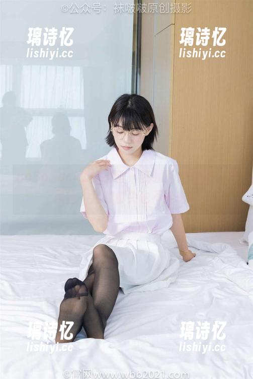 BoBoSocks袜啵啵 - 在线吃甜甜圈，薄黑丝，我的脚尖也不能输！