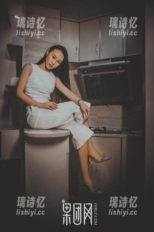 GIRLT果团网 - 一组油亮的作品，王语纯让人不自觉地想要靠近…