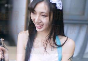GIRLT果团网 – 突然意识到，莫雅淇的美腿写真竟然让我忘了时间，快下载一张留念吧。