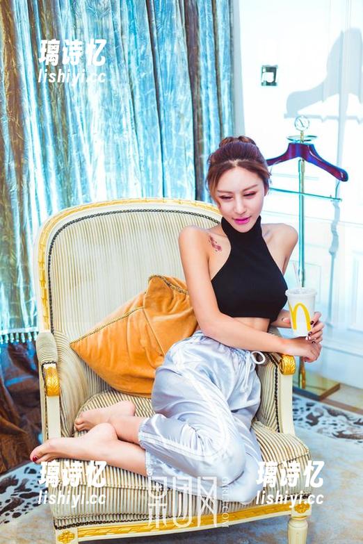 GIRLT果团网-陈雅漫 GIRLT果团网 - “眼镜”这本写真集,陈雅漫的分享,我的大脑似乎被打开了新视界。