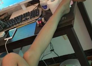 IESS异思趣向 - 婉苹的美图就像白色玫瑰，撩人又不自觉，你敢直视就不要怪我了！