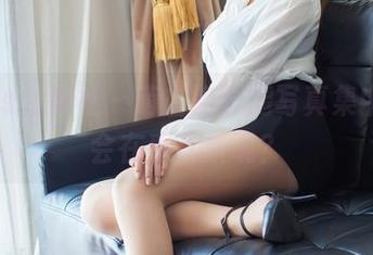 IMiss爱蜜社 – 萌白酱长腿写真集中，谁会在乎背景呢？