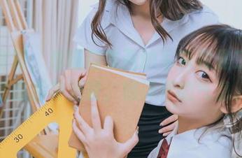 不玩套路，看喵糖映画的写真就是二次元里的那种温暖，懒洋洋的气息。