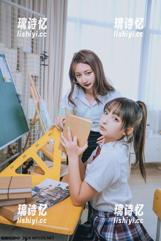 不玩套路，看喵糖映画的写真就是二次元里的那种温暖，懒洋洋的气息。