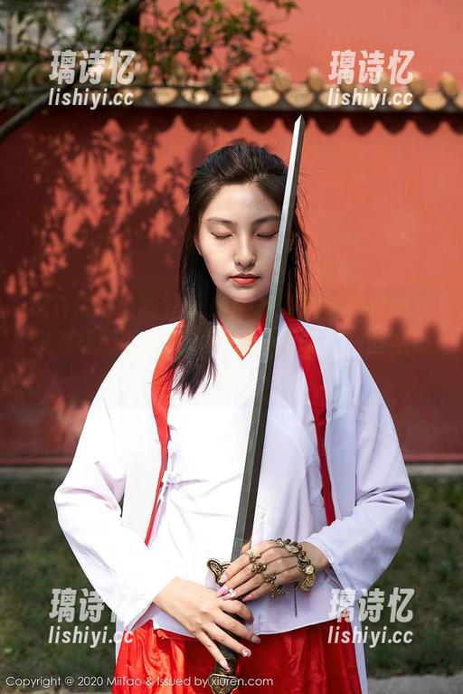 MiiTao蜜桃社 - Mia米娅和她的夏天：没有华丽的圣光，作品反而多了一丝亲切感。