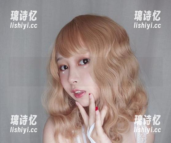PAKI草莓酱 PAKI草莓酱的睡衣写真新鲜出炉,更新再续这些床上日常消遣