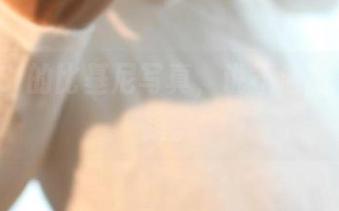 用ROSI的比基尼写真，说不清的干脆利落。