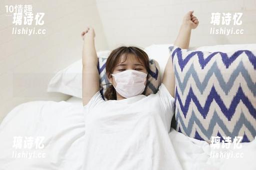 来自ROSI的嫩学妹制服，清纯却又不失可爱，图包等你下载！
