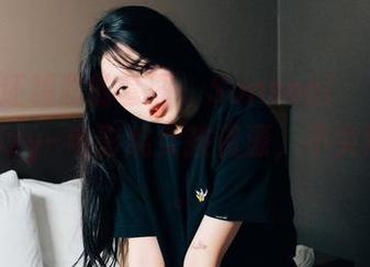 比电影还精彩的套图，Sonson(손손)带来的Loozy–电影院女孩资源，不失期待感。