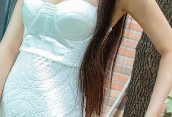 UGirls尤果网 – 秘书日常：孟思雨在网盘里的照片，轻轻拿出来就捧心了