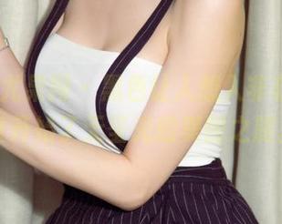 UGirls尤果网 – 黑色让人想入非非，李易童开始了无圣光的美图之旅。