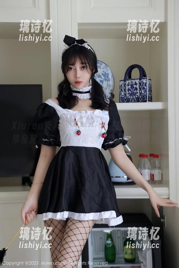 Xiuren秀人网-MARA酱 Xiuren秀人网 - MARA酱的蕾丝图包:单身狗看完后要多喝水,免得口渴得涸。