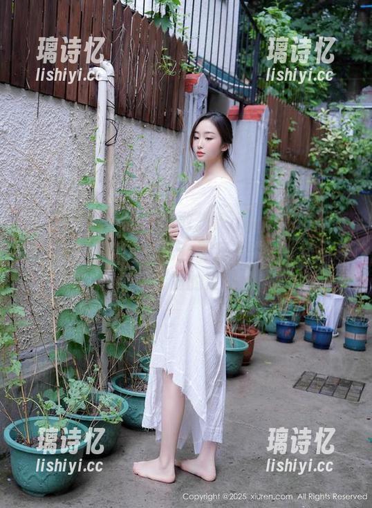 Xiuren秀人网-lingyu69 Xiuren秀人网 - 你敢想象lingyu69穿着睡衣的模样吗?好吧,那我不说了,自己来看看这套图的更新吧!