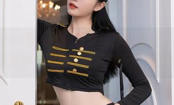Xiuren秀人网 – 初梦瑶穿连衣裙，美图领域的小闪耀，资源都不带藏的！