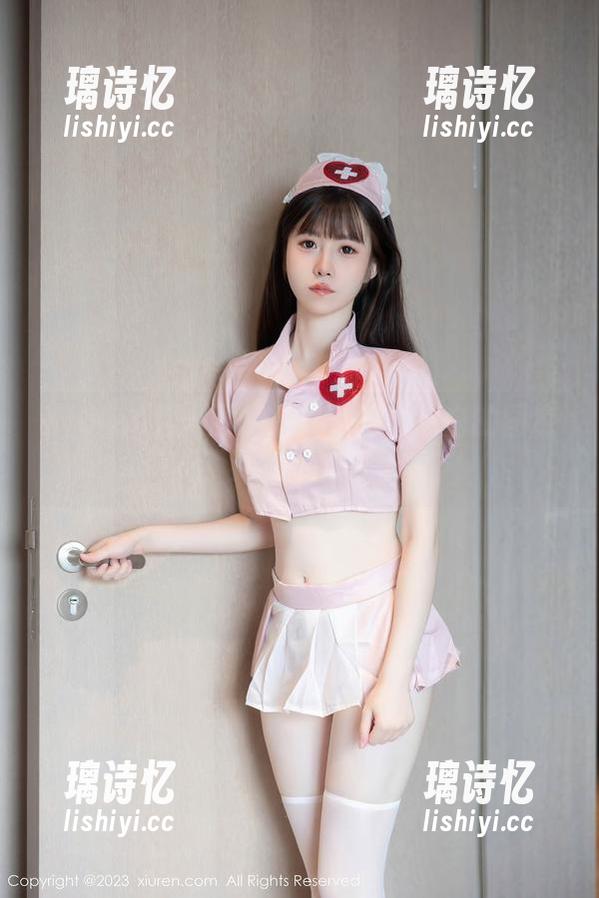 Xiuren秀人网-娜娜子呀 Xiuren秀人网 - 娜娜子呀:纯白的图库,要不要先脱鞋再看呢?
