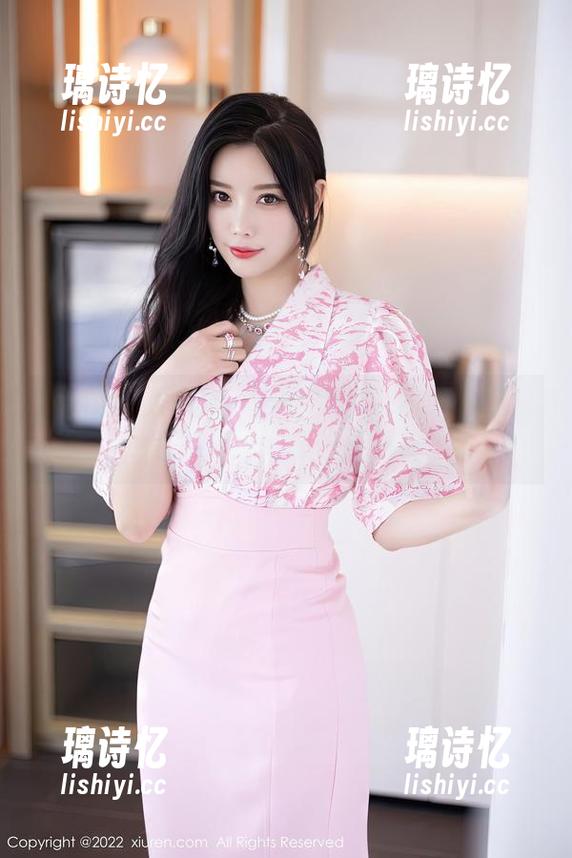 Xiuren秀人网-小兔纯纯 Xiuren秀人网 - 当小兔纯纯化身透明人,图集里她好像想耍把戏!
