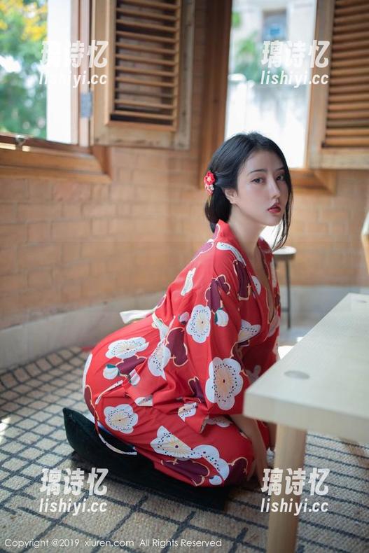 Xiuren秀人网-潘娇娇 Xiuren秀人网 - 从教堂到摄影棚:潘娇娇的修女作品集,原图里的纯白诱惑!