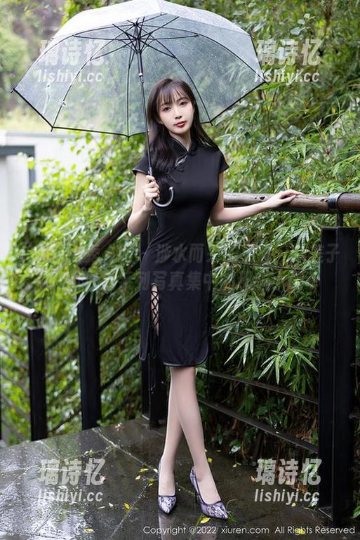 Xiuren秀人网-糯美子Mini Xiuren秀人网 - 涉水而来的灵感:糯美子Mini泳池系列写真集中的那些小确幸