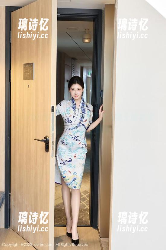 Xiuren秀人网-麻吉小兔子 Xiuren秀人网 - 下载麻吉小兔子的全套美脚,谁能拒绝呢?