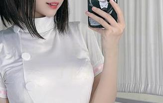 miko酱ww的水手服全套，竟让我想到了小时候的航海梦，虽然实际可能只是撞到了柜子。