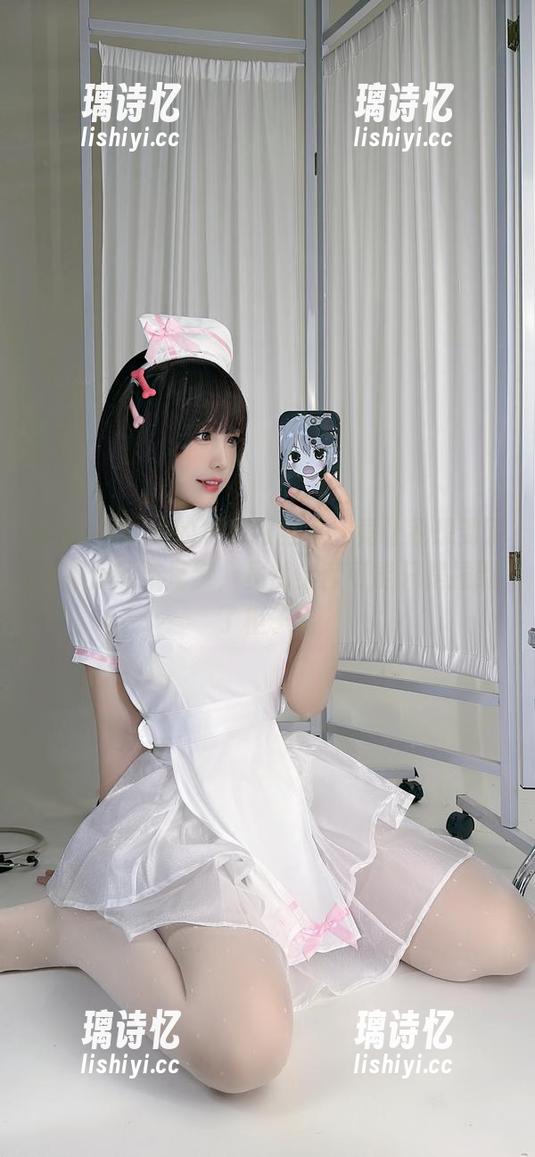 miko酱ww miko酱ww的水手服全套,竟让我想到了小时候的航海梦,虽然实际可能只是撞到了柜子。