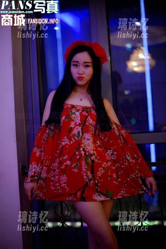 pans-木木 pans - 木木的写真:每天都穿一样的居家服,哦不,是我的“工作服”。