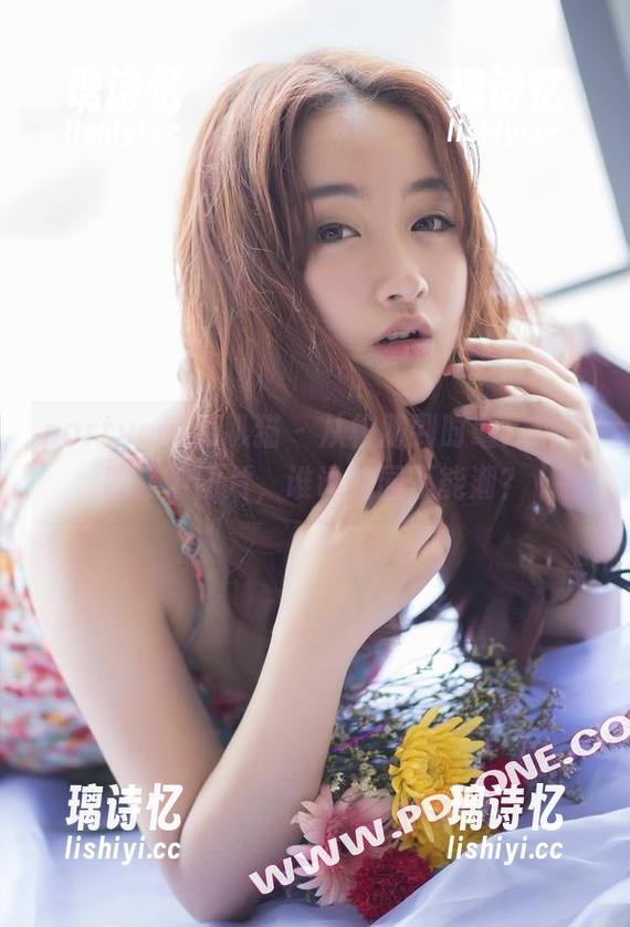 partycat轰趴猫-陈雅漫 partycat轰趴猫 - 从校服到时髦:精选陈雅漫图片,谁说校园不能潮?