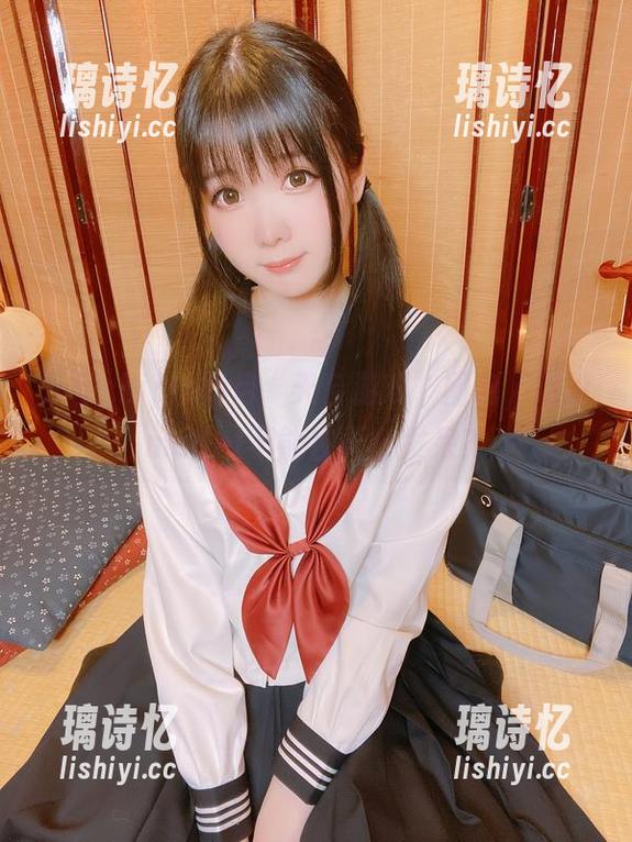 shimo霜月 分享shimo霜月“天台游戏”图包,谁说model不能在天台发呆?