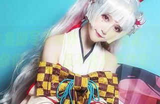 yui金鱼的写真新作：一双裸足，分享给你们，让人忍不住想抓住它！