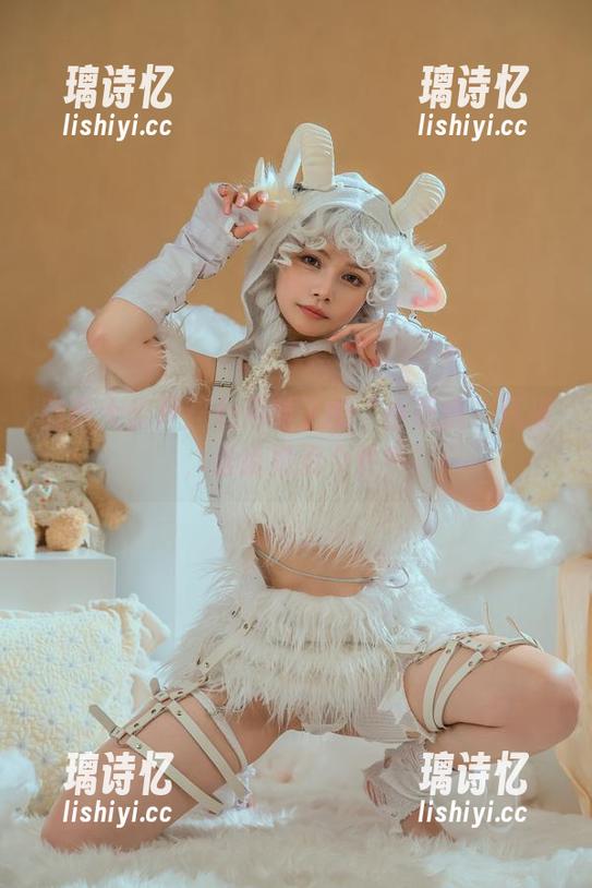 七月喵子 图册大公开:七月喵子的“小恶魔”风采,谁说她没个性?