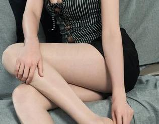丽柜 – 子晴美腿福利，难得一见的图片别走开
