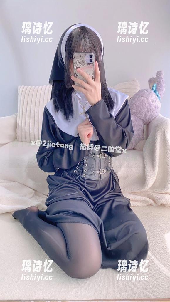 二阶堂宅绘子 楼下运动场,二阶堂宅绘子的高清原图,有时候在蹦跳,有时候在思考