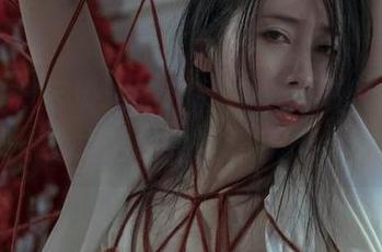 一边翻看云溪溪的作品，一边感叹，勾出怎样的优雅呢