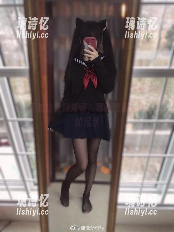 佳佳好难啊 泳池里的佳佳好难啊,写真资源不怕水波的起伏