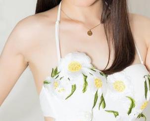 克拉女神 – 看到珊珊的套图，原图都想悄悄退场。