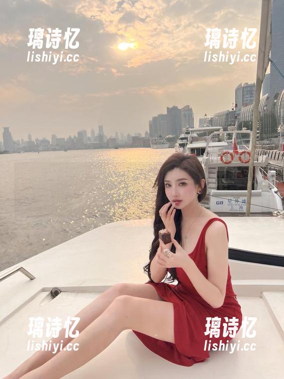 周妍希 微密圈 - 原图:周妍希的“热辣奔放”——脸上写满了“今天我们只有色彩!”