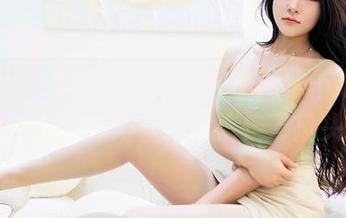 嗲囡囡 – 纯白色在Misty萌晰笔下发光，工作室的灯光差点被抢走了风头。