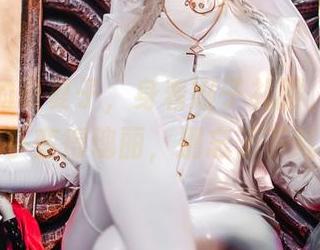 图集中的夏夏子，身着姬子礼服，星穹铁道似乎变得瑰丽，别忘了下载哦！