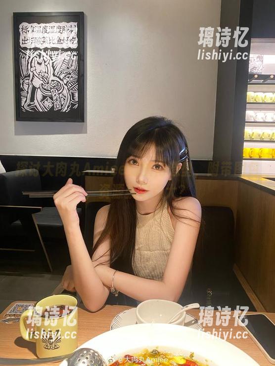 大肉丸Amiee 探讨大肉丸Amiee的旗袍造型,附带图包,资源就这点大?