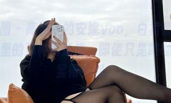 微密圈 – 高清中的安妮yoo，白裙裹身，套图里的那种闲适感，即使只是喝咖啡都显得特别。