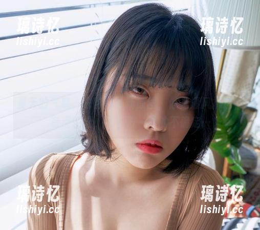 宋哈娜 夏天的气息,宋哈娜最新原图,像是清风拂过,有点轻松,又带着一丝的不确定…