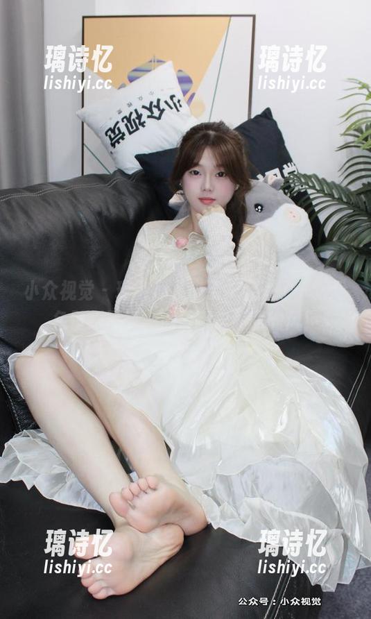 小众视觉-珂老师 小众视觉 - 珂老师又来了,带来了一波粉色壁纸写真,满屏都是养眼的风!