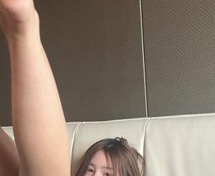 微密圈 – 小优优子的无遮无挡，私拍图集中袜子的“私情”。