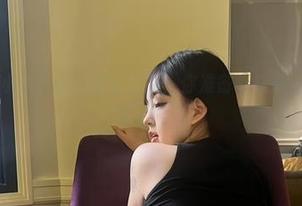 微密圈 – 小优优子在圣诞树下：你准备好在高清原图里打滚了吗？