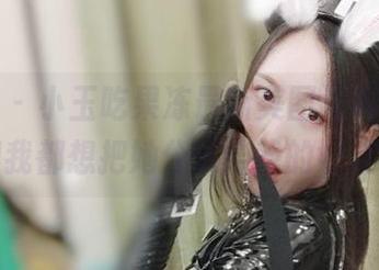 微密圈 – 小玉吃果冻最新美图闪亮登场，温柔得我都想把她分享给我的好友们了！