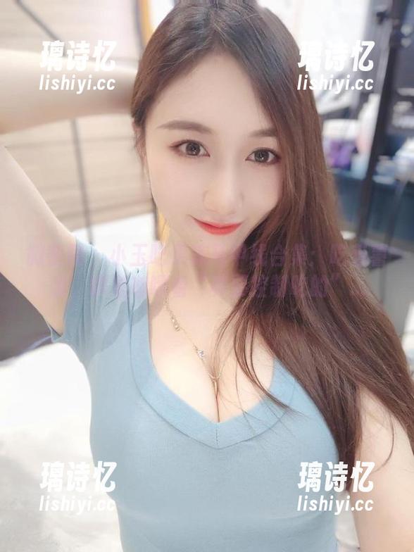 小玉吃果冻 微密圈 - 小玉吃果冻马甲线合集:吃着薯条,嘴里嘟囔着“真要控制吃的”...